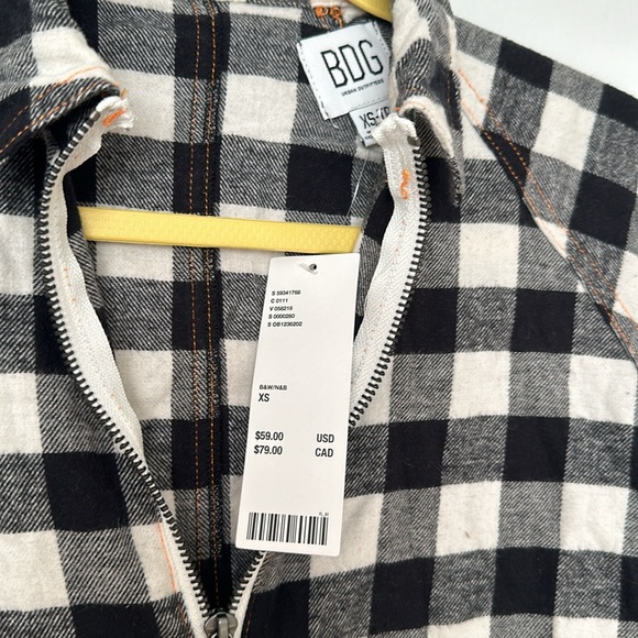 Urban Outfitters Cropped Buffalo Top - Picture 3 of 3